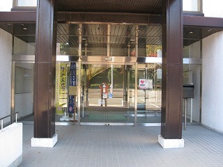 施設入口