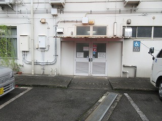 施設入口