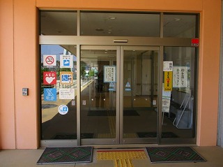施設入口