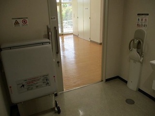 トイレ内部2