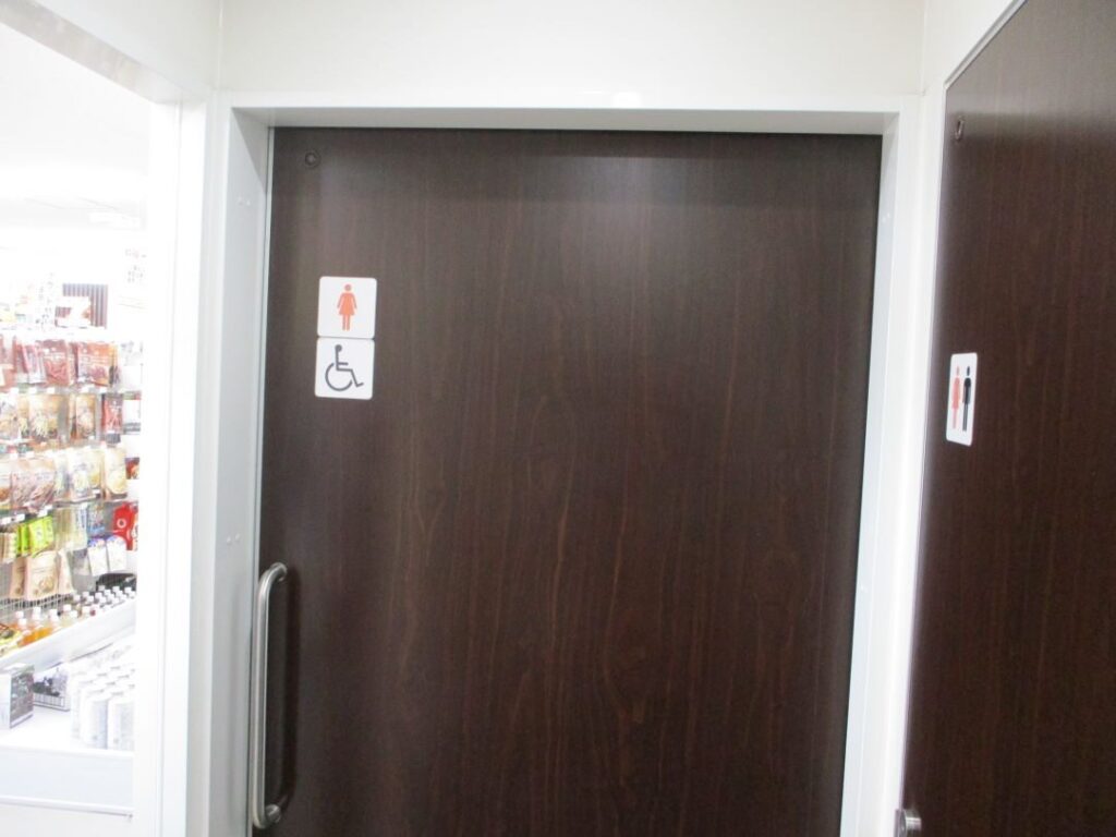 トイレ入口