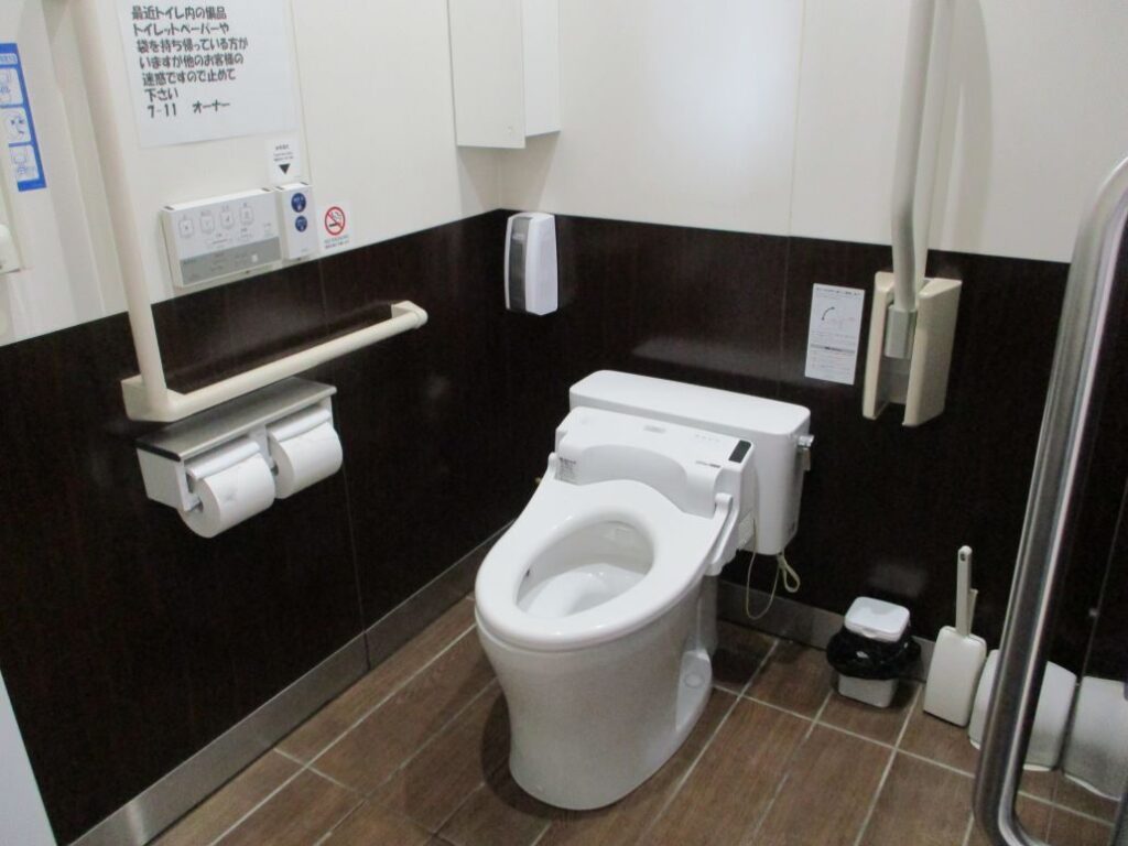 トイレ内部1
