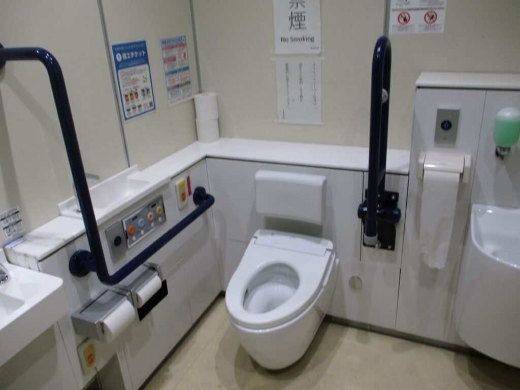 トイレ内部1