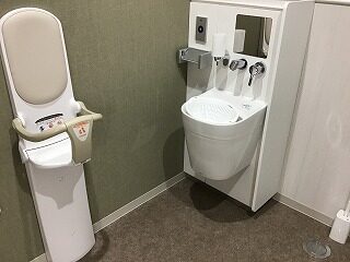 トイレ内部2