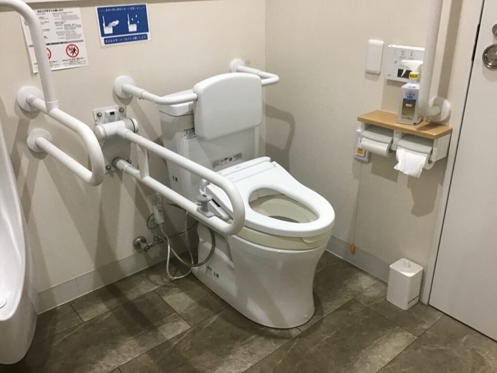 トイレ内部1